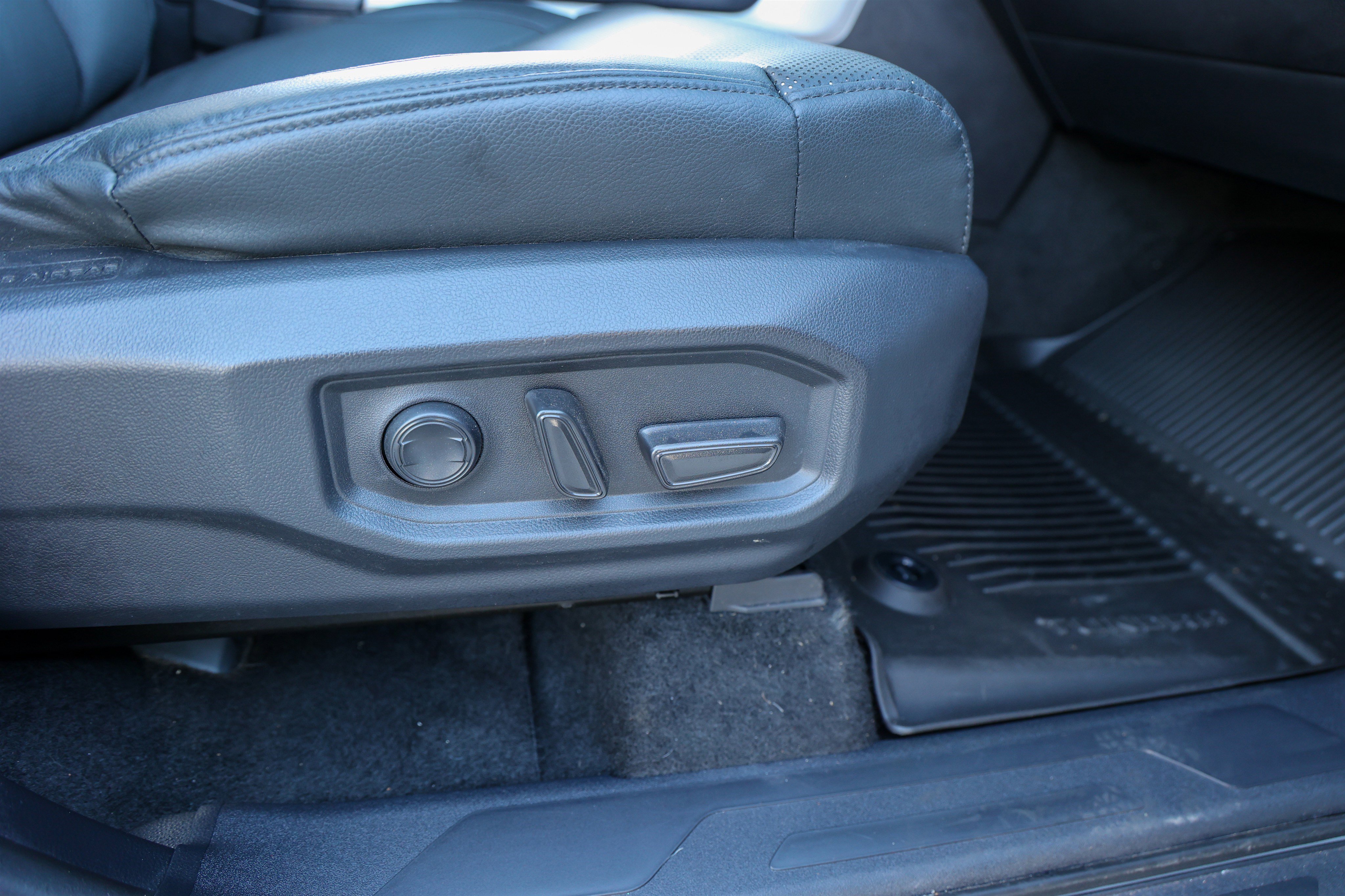 Used 2025 Toyota Tundra Limited image 45