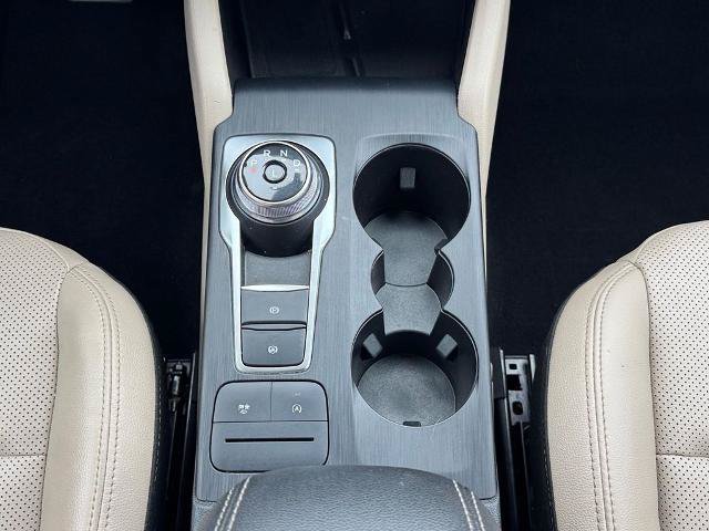 Certified 2022 Ford Escape SEL w/ Technology Package AWD/4WD image 16