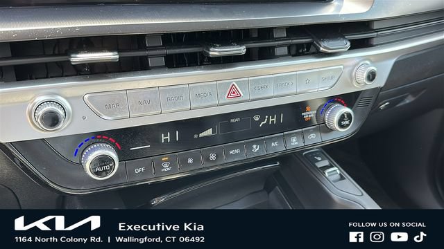Certified 2023 Kia Telluride S w/ S Sunroof Package AWD/4WD image 17
