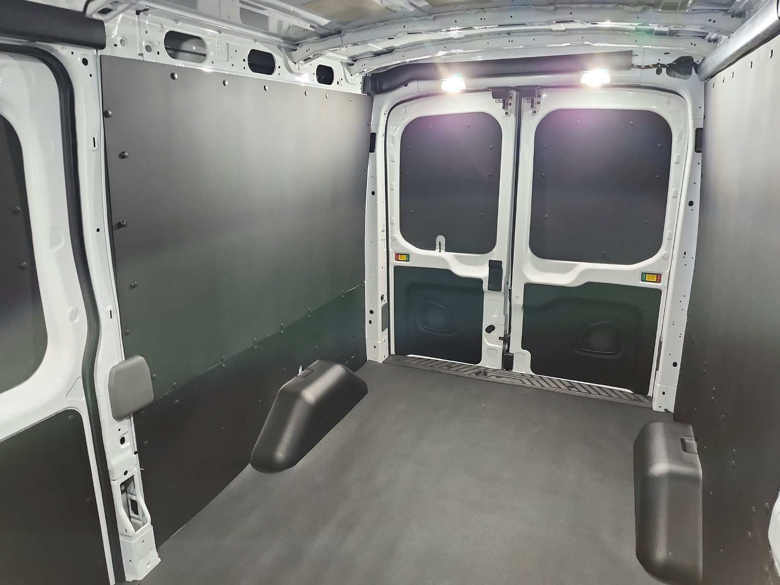 New 2027 Ford Transit 250 148 Medium Roof w/ Load Area Protection Package RWD image 38