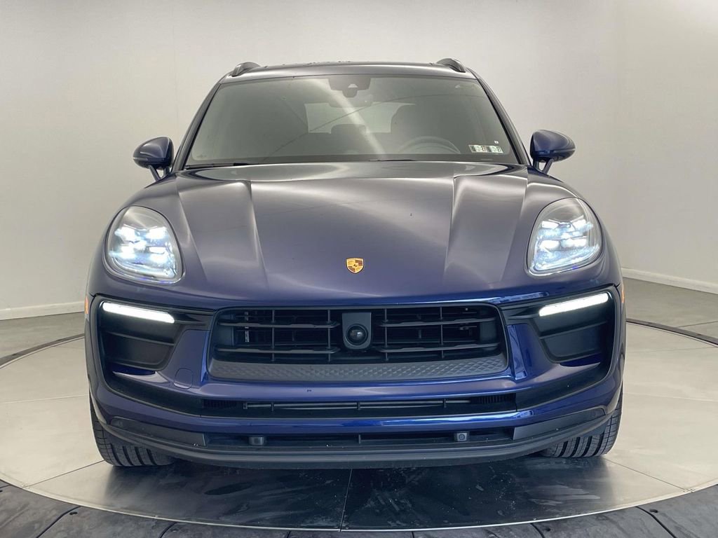Certified 2022 Porsche Macan AWD/4WD image 10