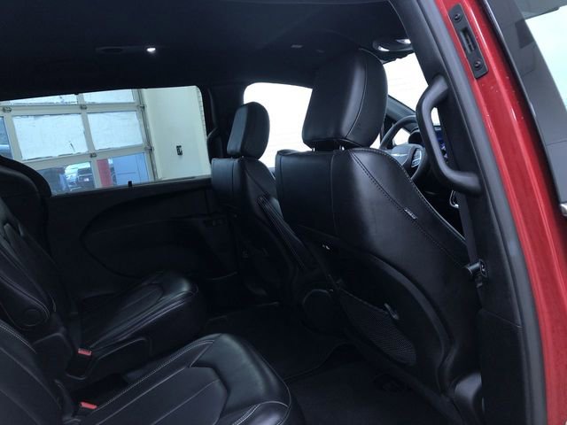 Used 2025 Chrysler Pacifica Select image 23