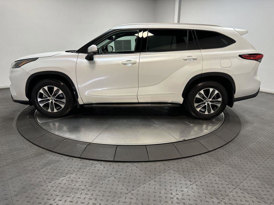 Certified 2022 Toyota Highlander XLE image 8