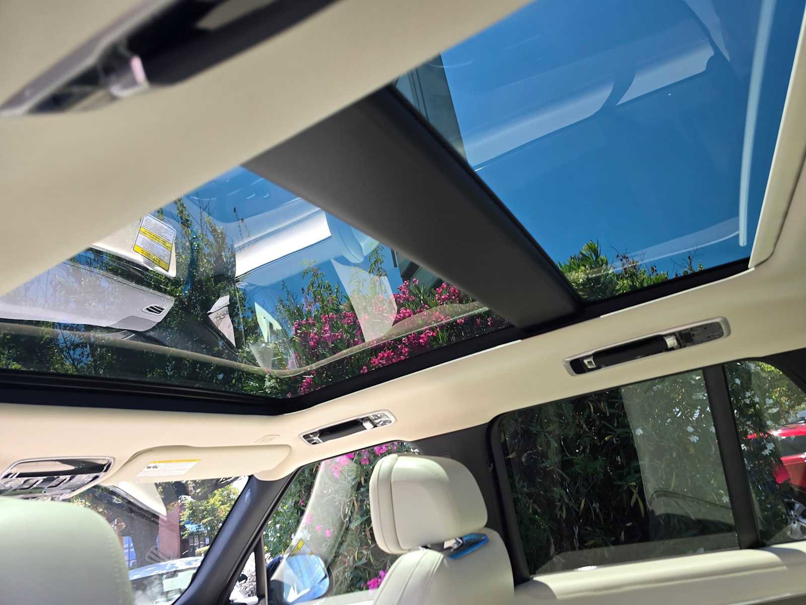 New 2025 Land Rover Range Rover SE image 21