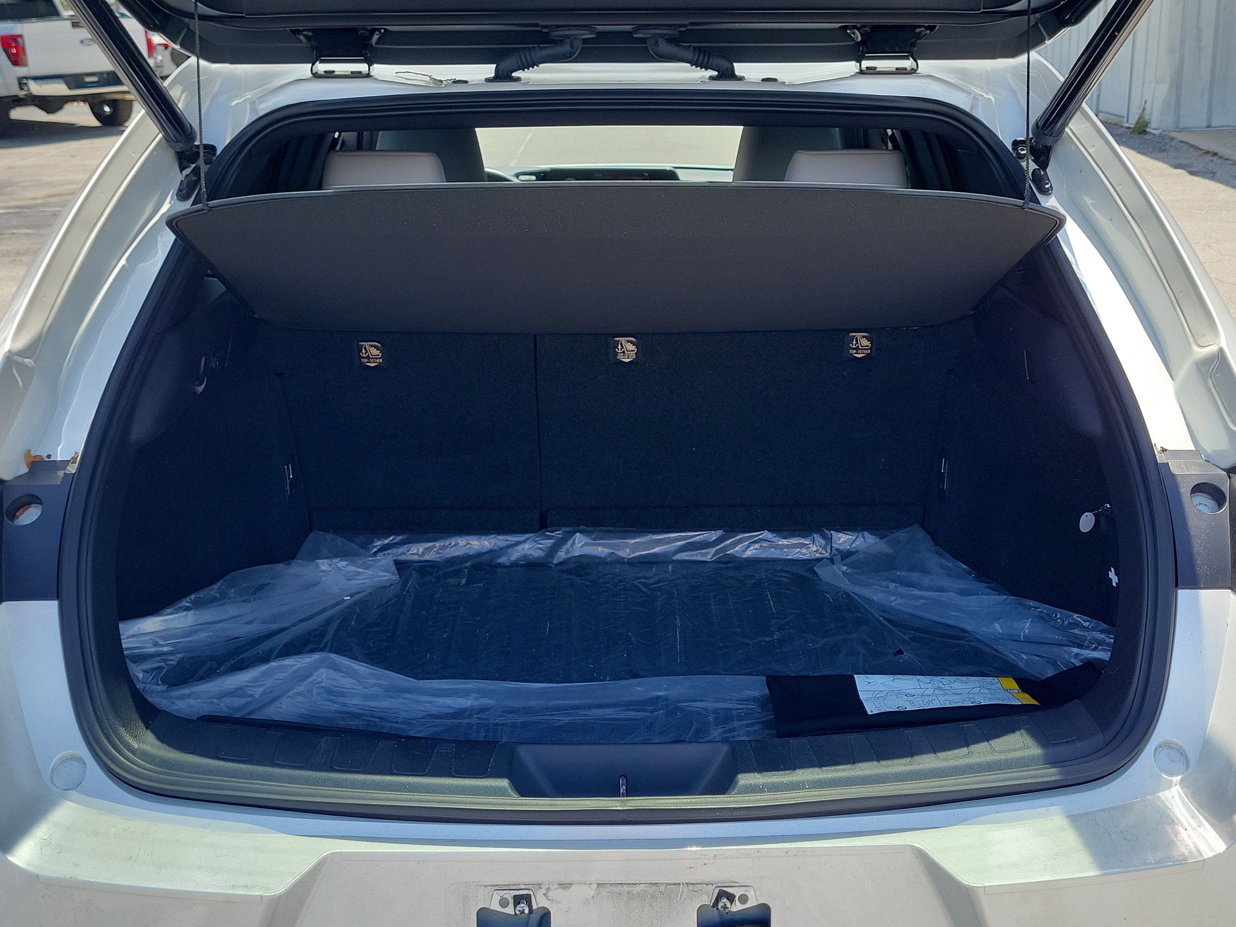 Used 2020 Lexus UX 200 w/ Premium Package FWD image 6