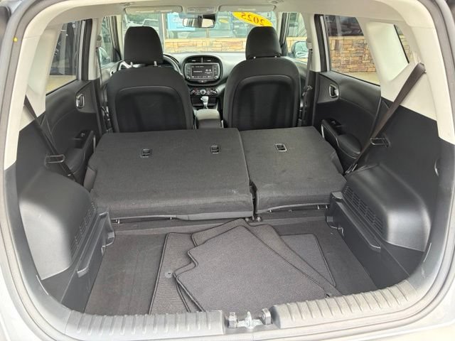 Used 2025 Kia Soul LX w/ LX Technology Package FWD image 29