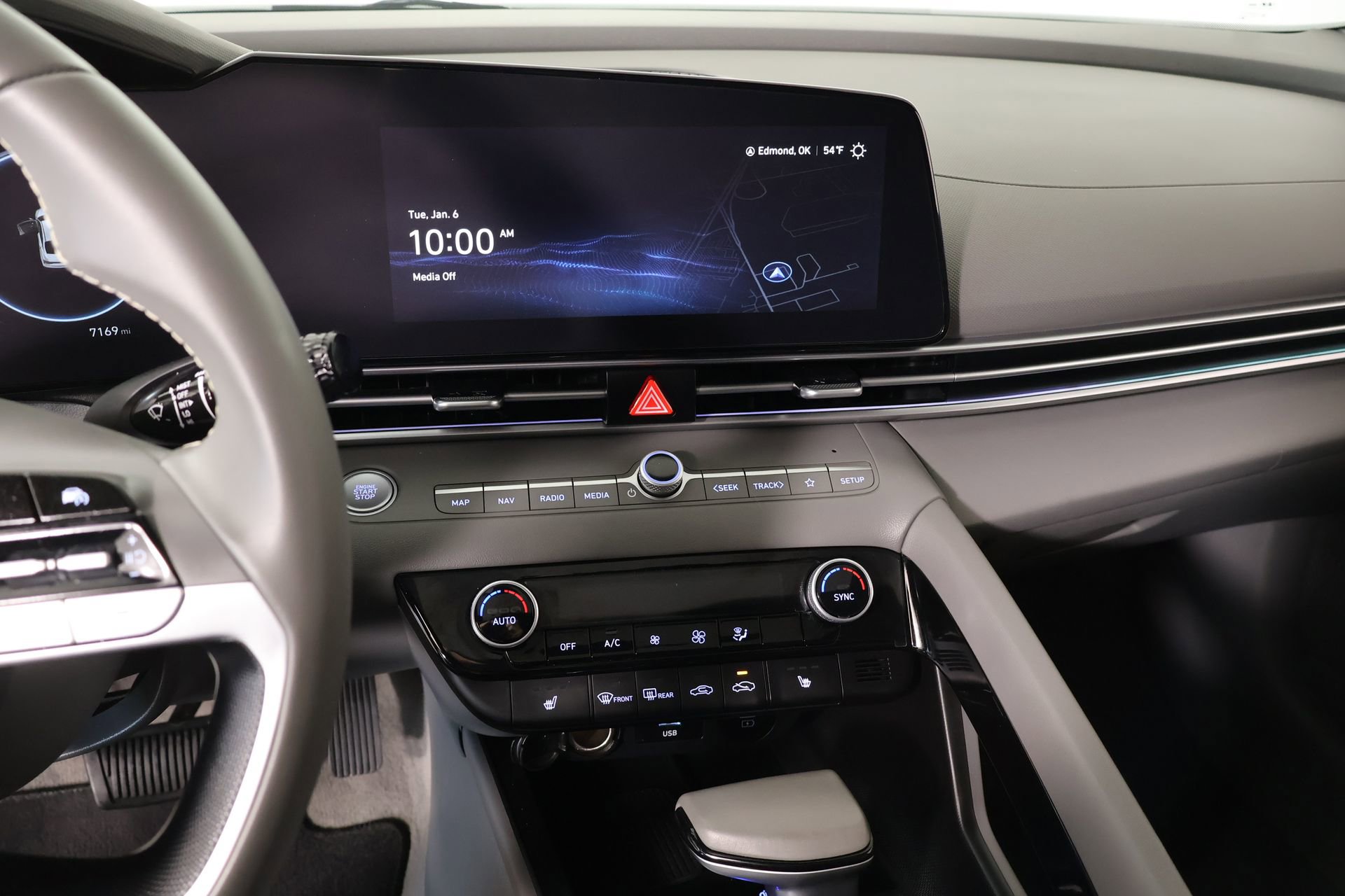 Used 2024 Hyundai Elantra SEL w/ Convenience Package image 5