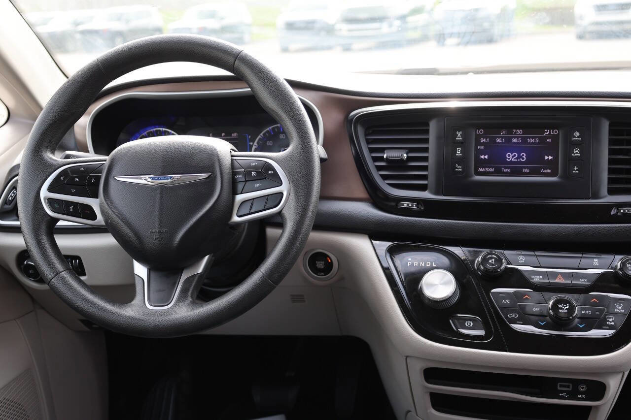 Used 2017 Chrysler Pacifica Touring Plus image 23