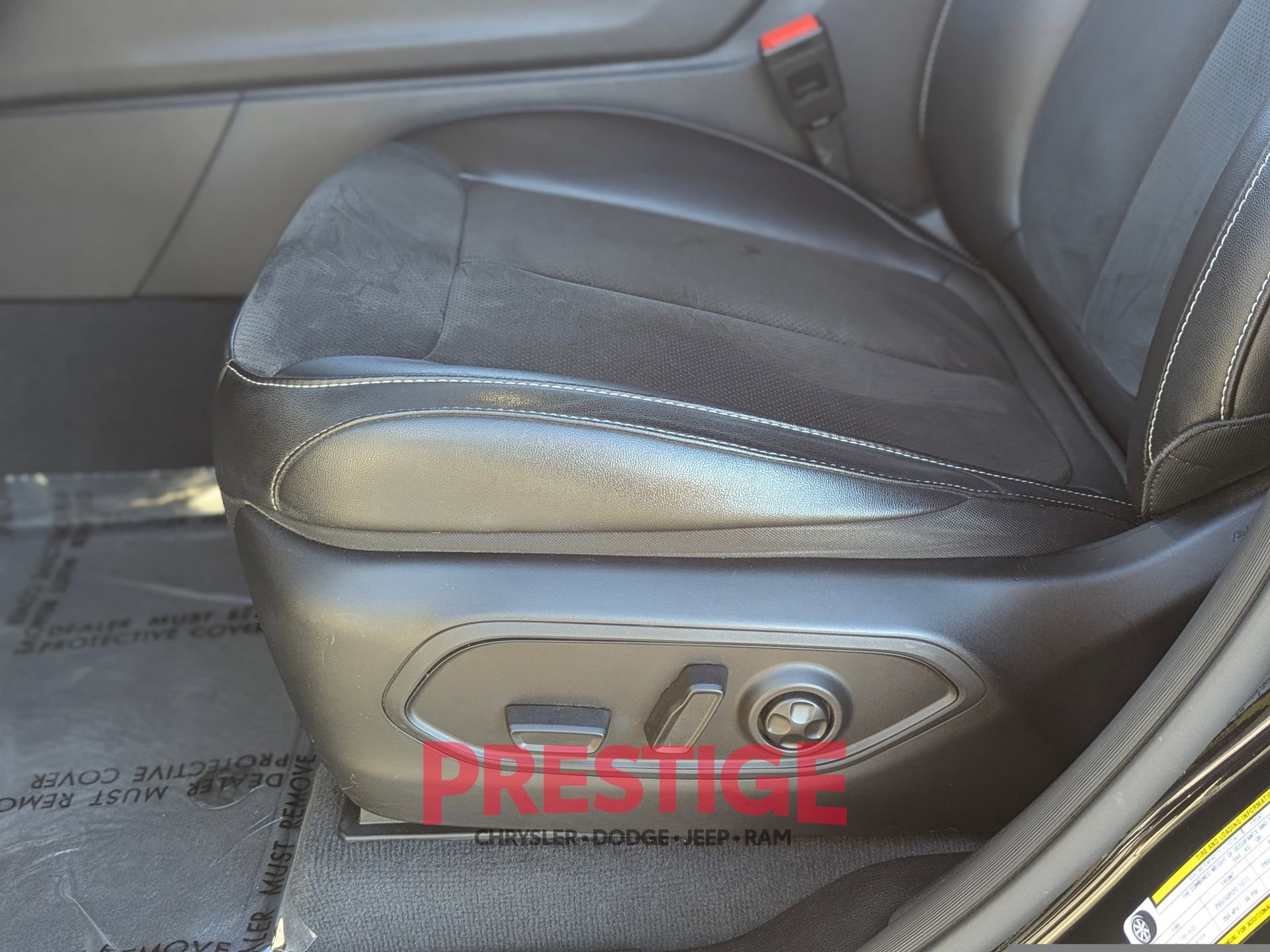 Used 2023 Jeep Grand Cherokee L Laredo image 29