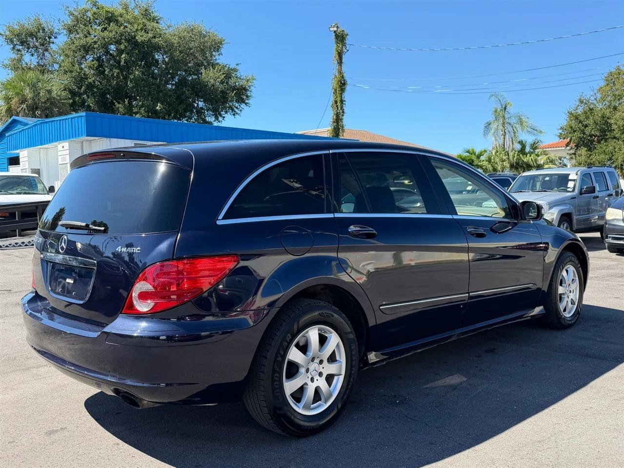 Used 2007 Mercedes-Benz R 320 CDI 4MATIC image 7