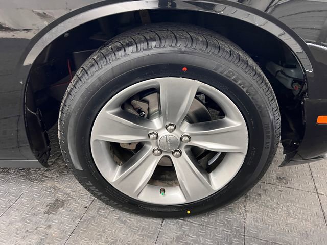 Used 2016 Dodge Challenger SXT image 19