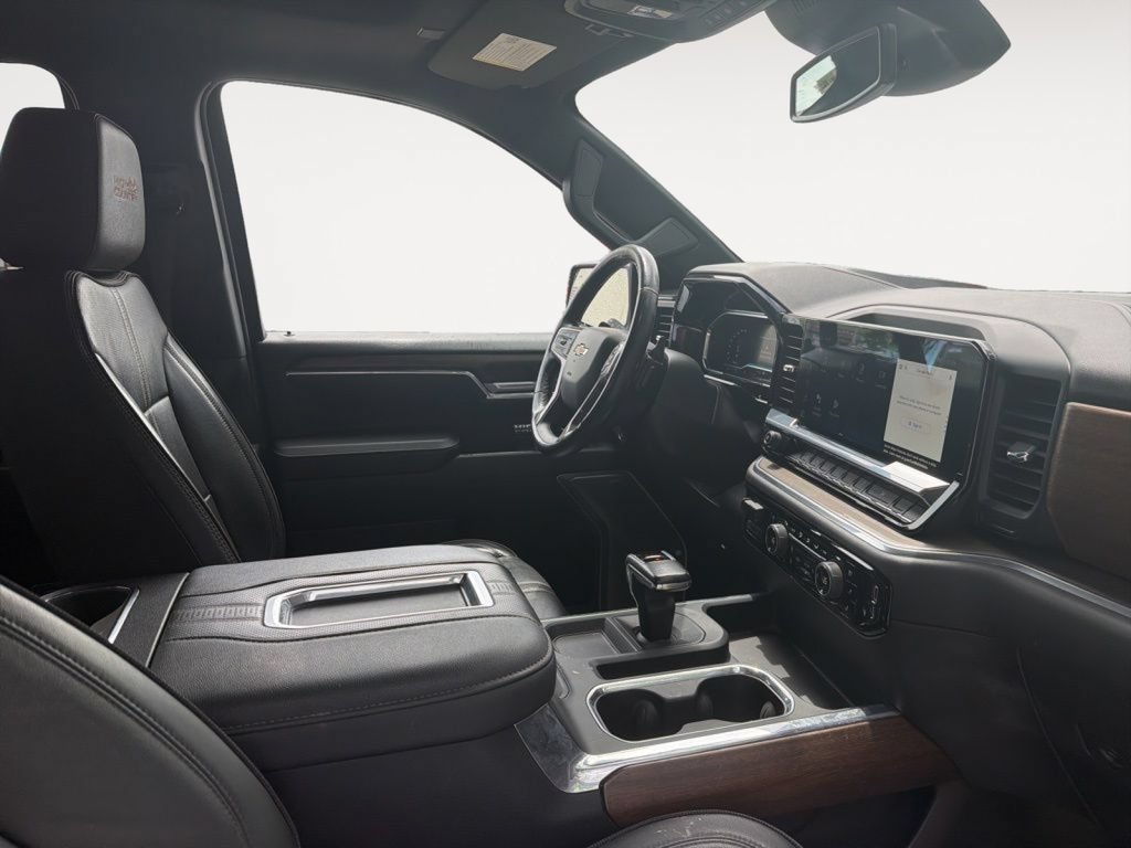 Used 2022 Chevrolet Silverado 1500 High Country w/ High Country Premium Package AWD/4WD image 15