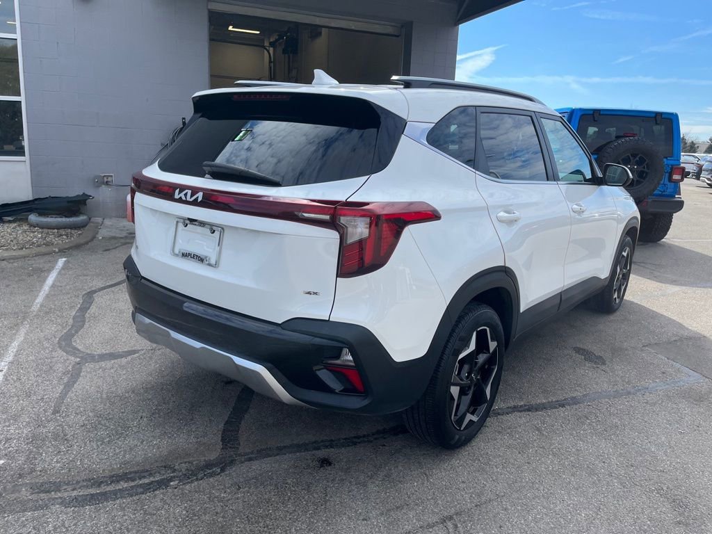 Used 2024 Kia Seltos EX image 7