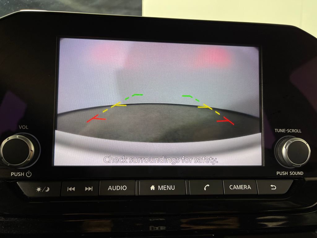 Used 2025 Nissan Pathfinder SV FWD image 21