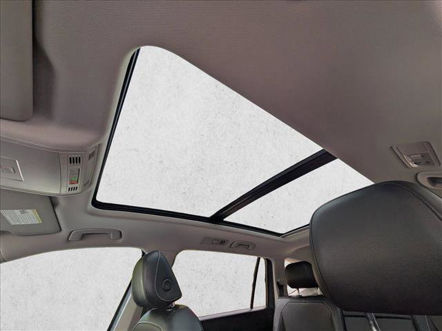 Used 2021 Volkswagen Tiguan SE w/ Panoramic Sunroof Package AWD/4WD image 14