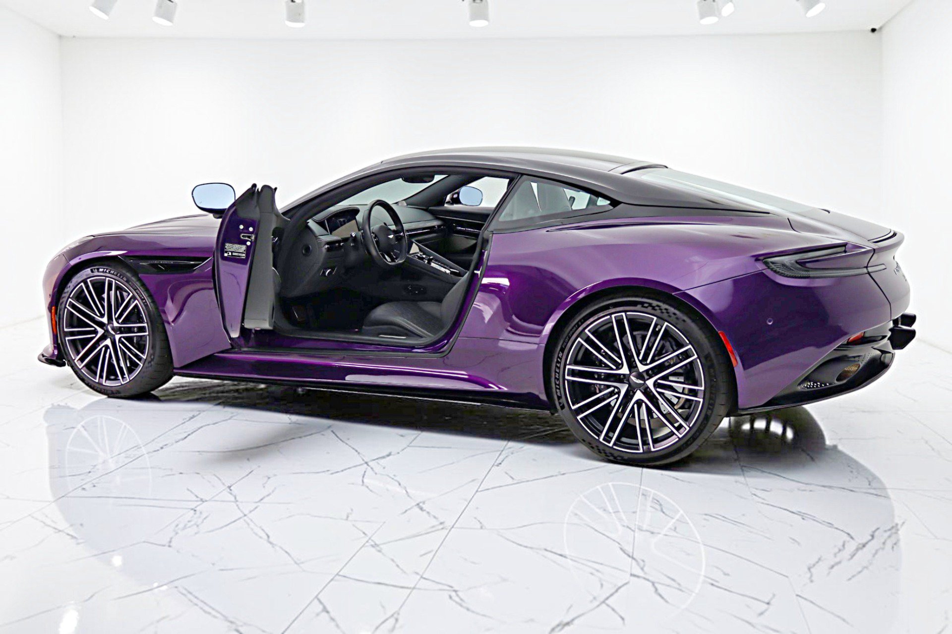 Used 2024 Aston Martin DB12 Coupe RWD image 6