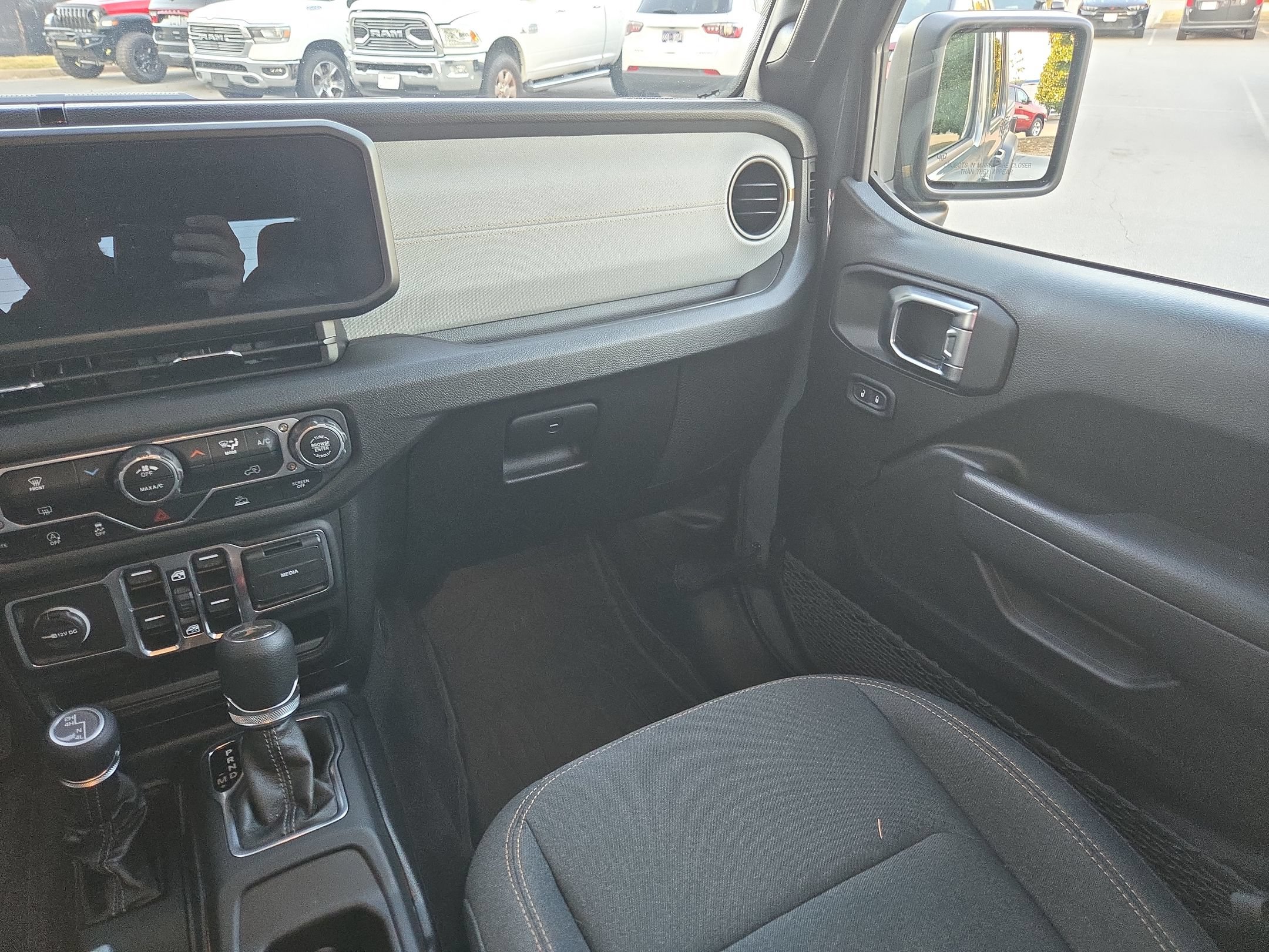 Used 2025 Jeep Gladiator Sport AWD/4WD image 11