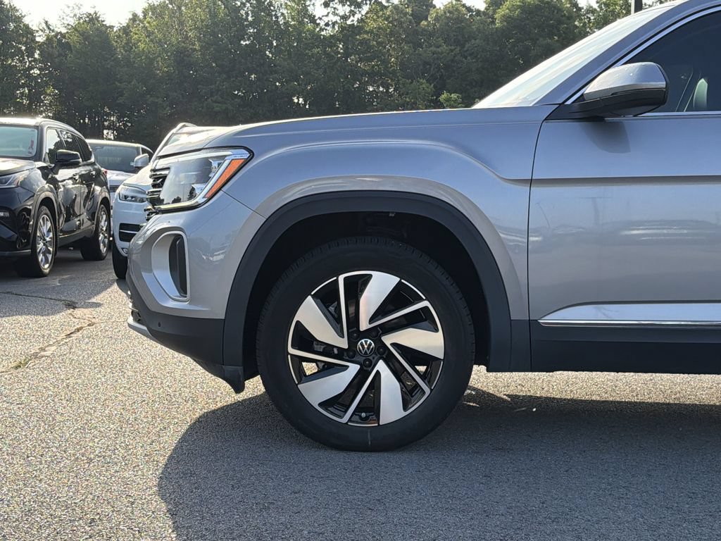 Used 2024 Volkswagen Atlas SEL AWD/4WD image 9