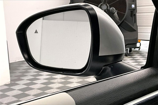 Used 2024 Mitsubishi Outlander SEL image 32