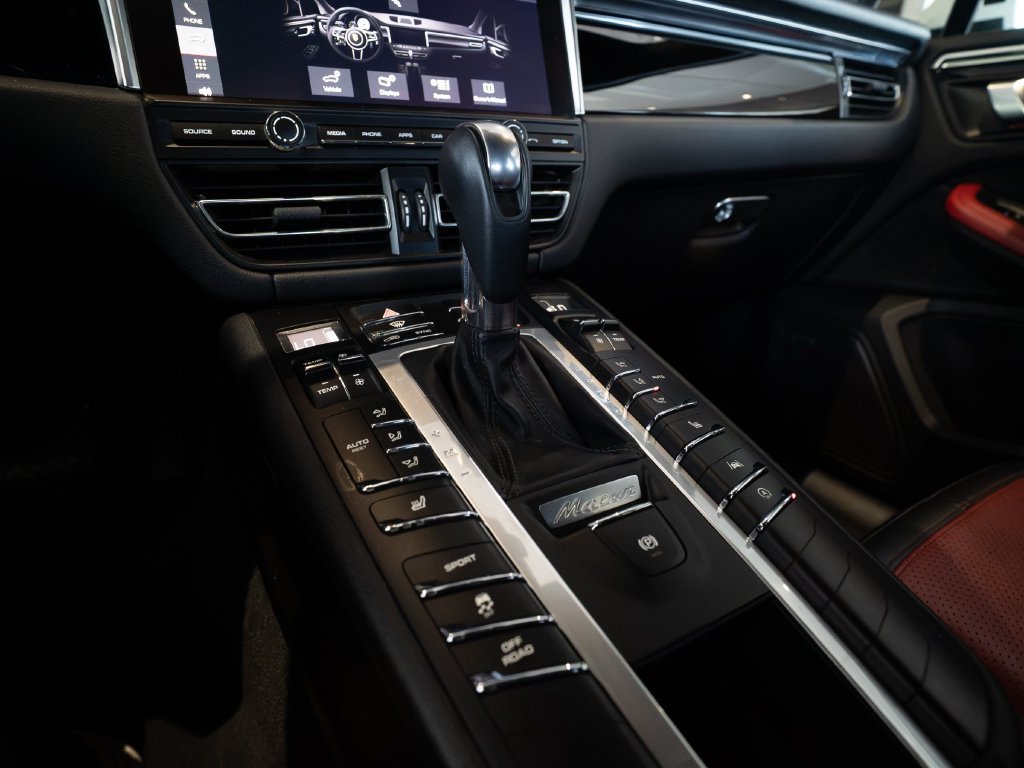 Certified 2021 Porsche Macan AWD/4WD image 19