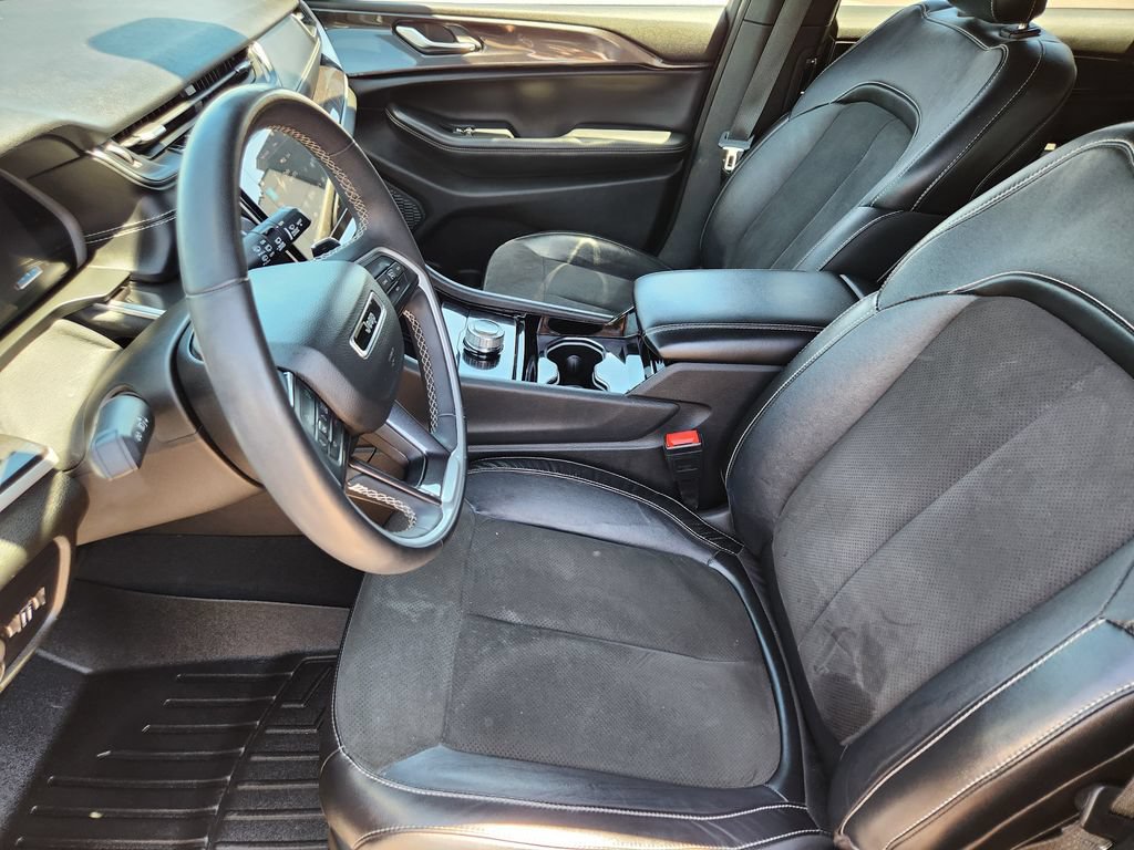 Used 2023 Jeep Grand Cherokee L Laredo AWD/4WD image 12