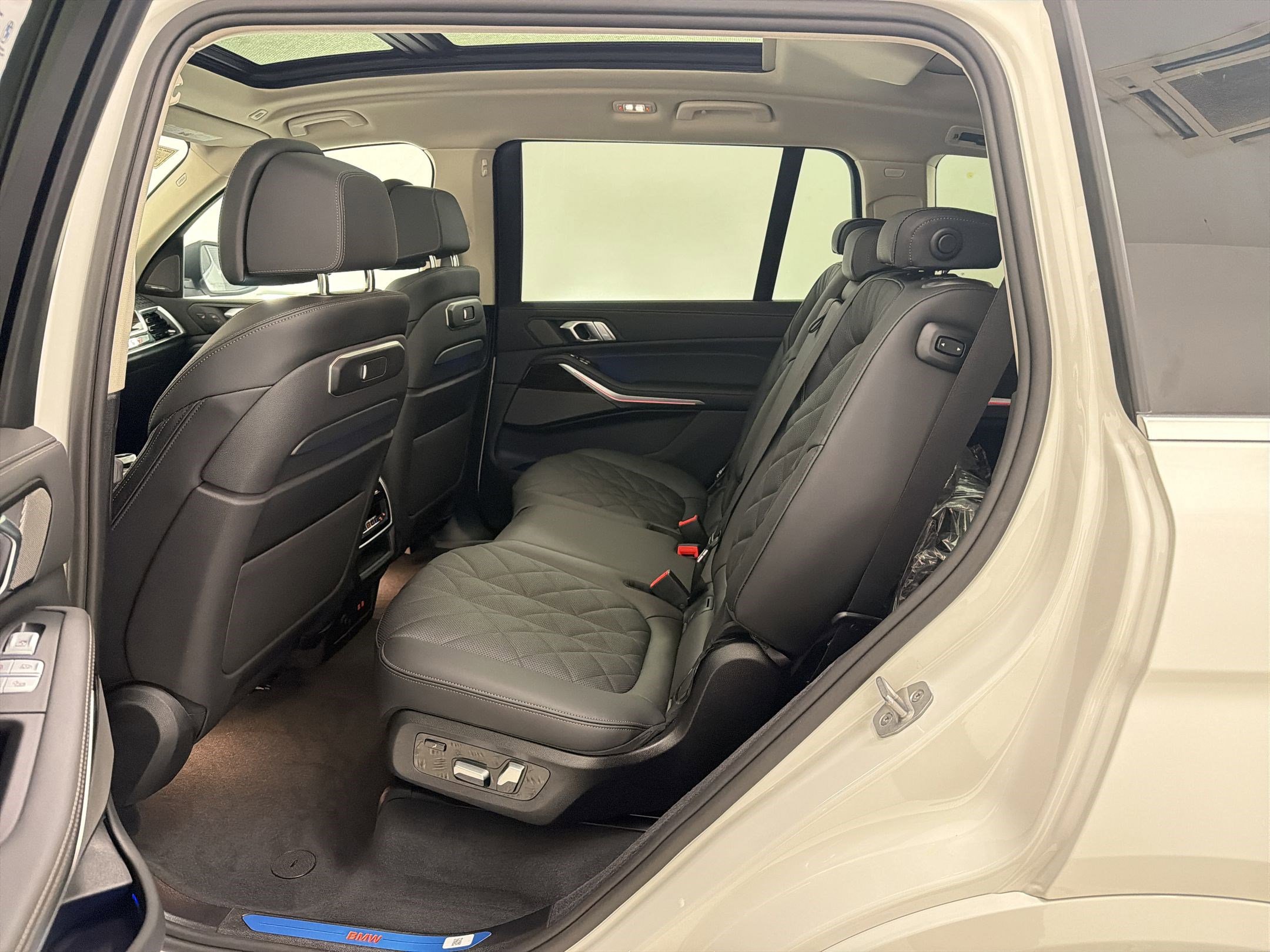 New 2026 BMW X7 xDrive40i w/ Executive Package AWD/4WD image 13