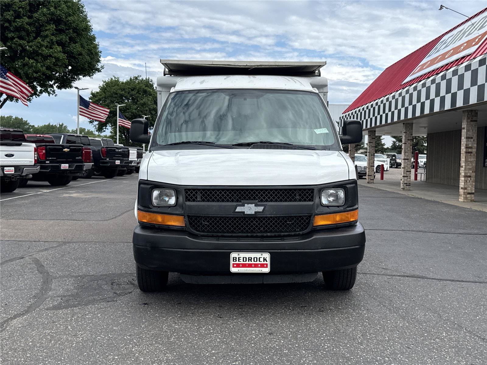 Used 2014 Chevrolet Express 3500 RWD image 2