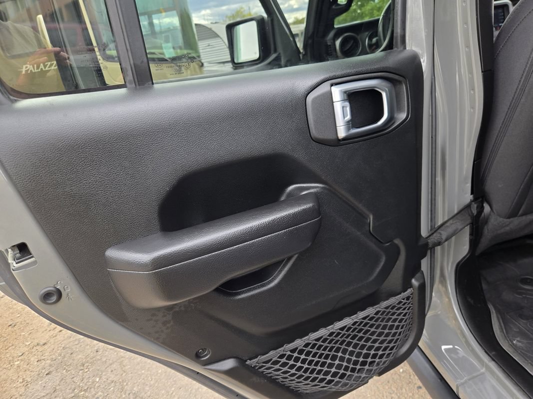 Used 2022 Jeep Gladiator Sport AWD/4WD image 19