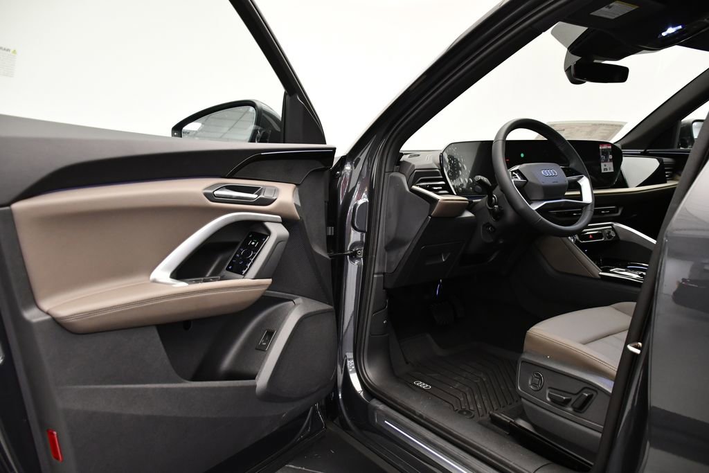 Used 2025 Audi Q5 Premium w/ Convenience Package image 35