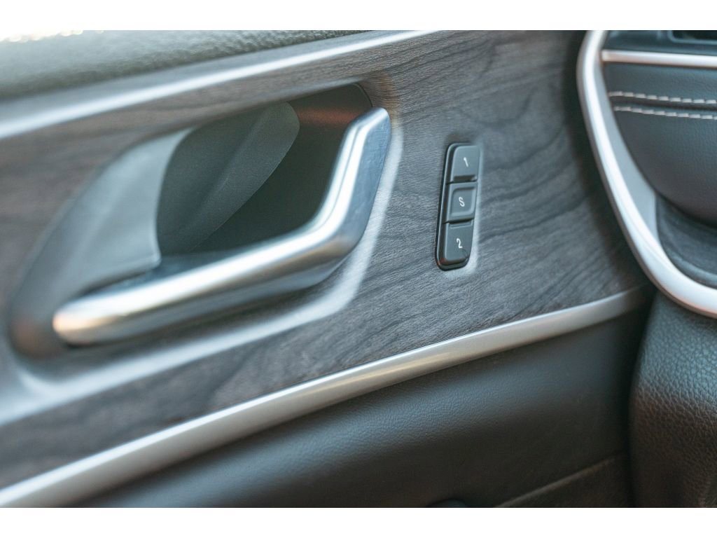 Used 2024 Jeep Grand Cherokee L Limited w/ Luxury Tech Group II image 31