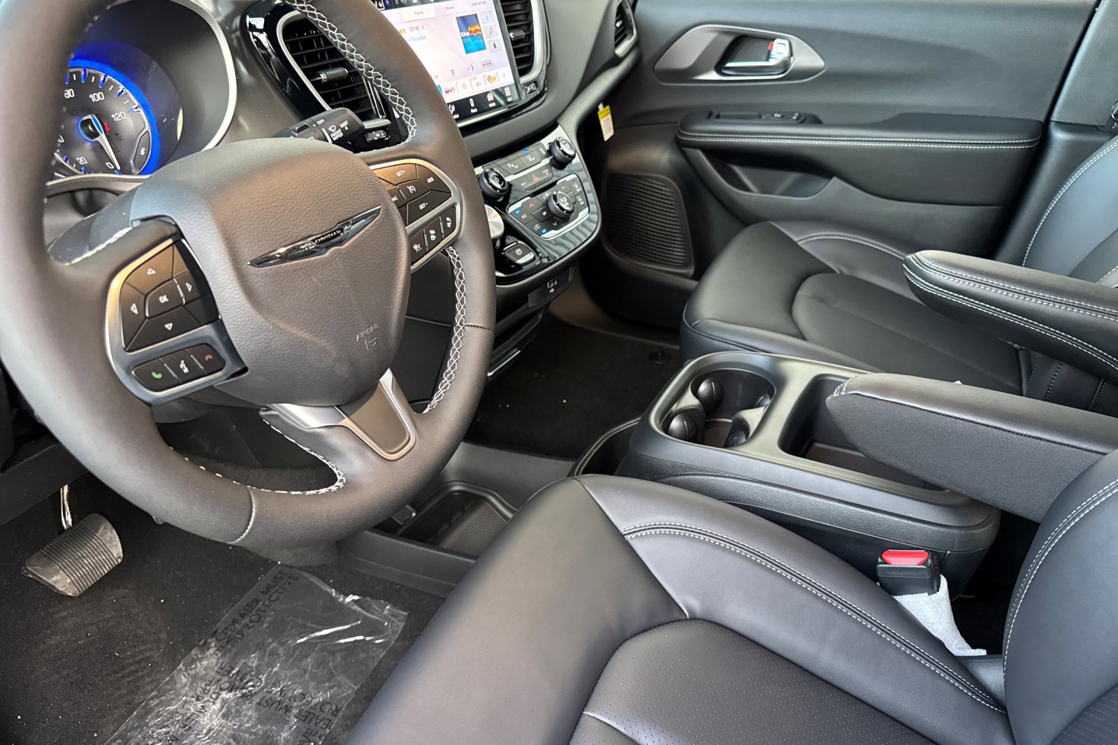 New 2026 Chrysler Voyager LX image 9