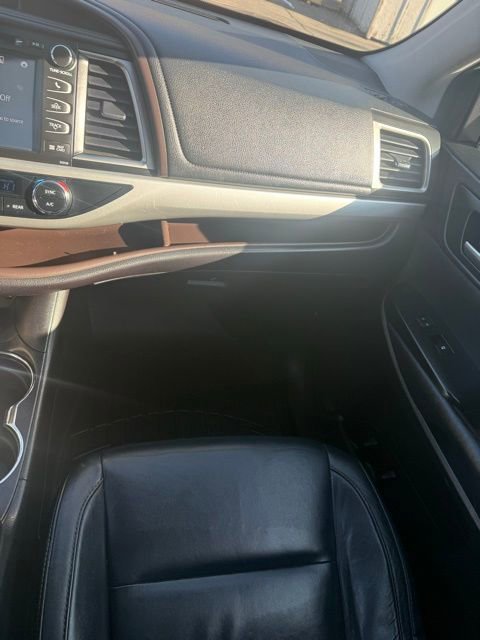 Used 2016 Toyota Highlander XLE image 31