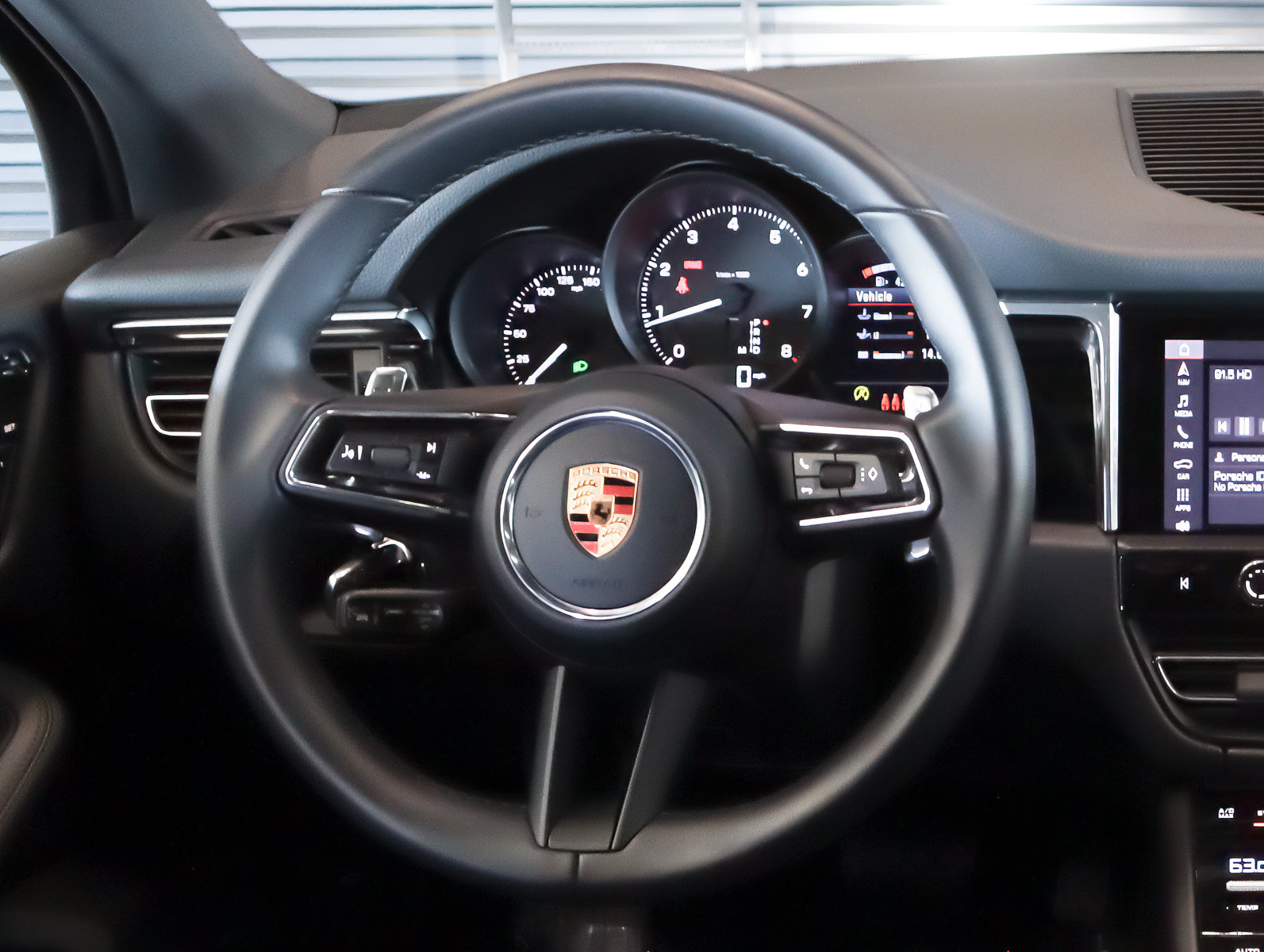 Certified 2026 Porsche Macan AWD/4WD image 13