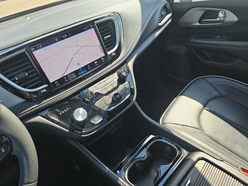 Used 2025 Chrysler Pacifica Limited FWD image 27