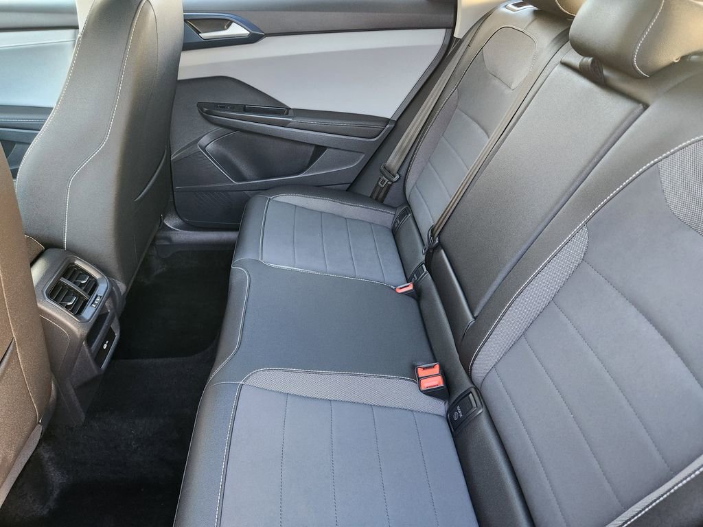 Certified 2024 Volkswagen Taos SE image 12