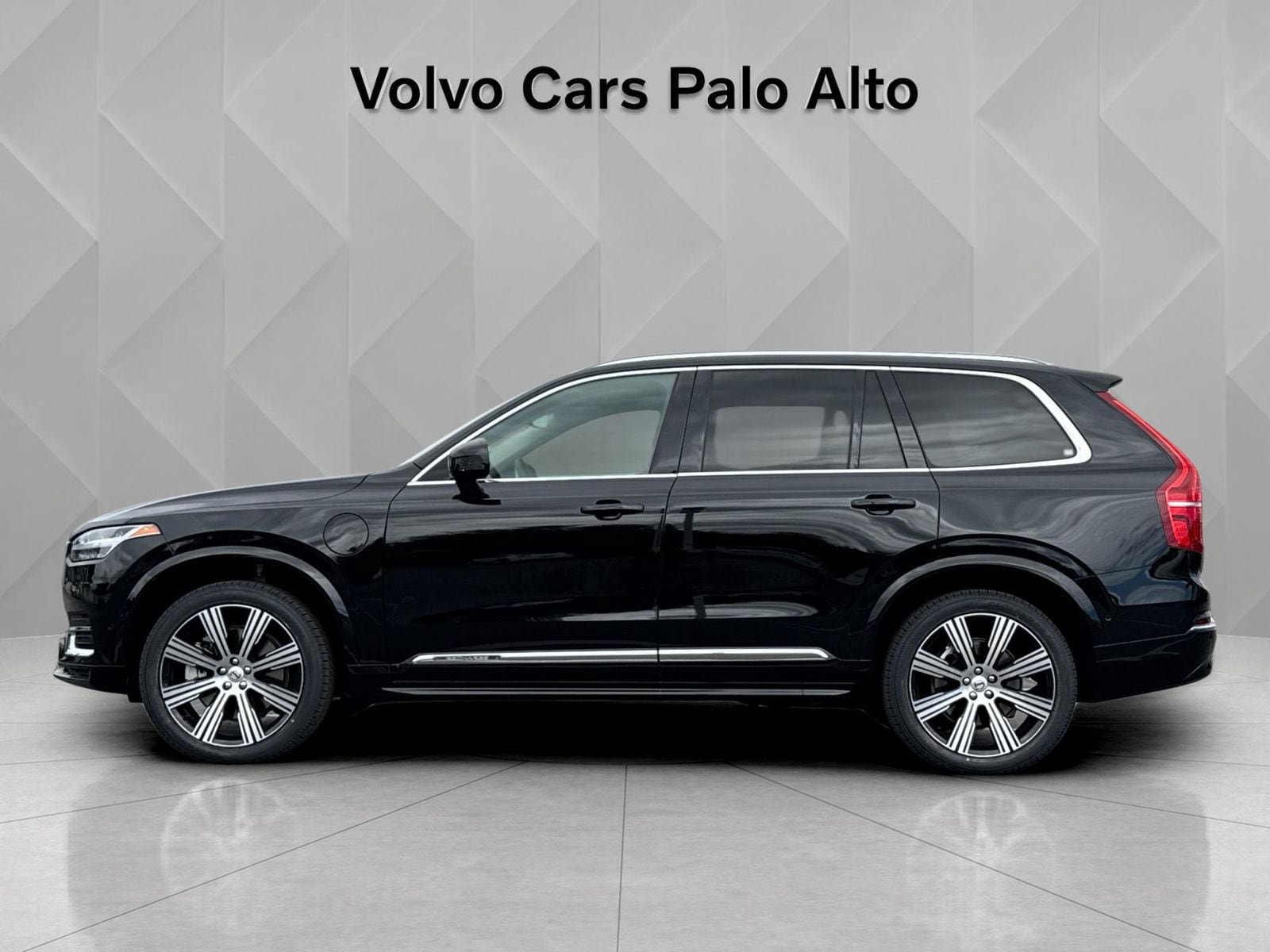 Certified 2024 Volvo XC90 T8 Ultimate w/ Lounge Package AWD/4WD image 7