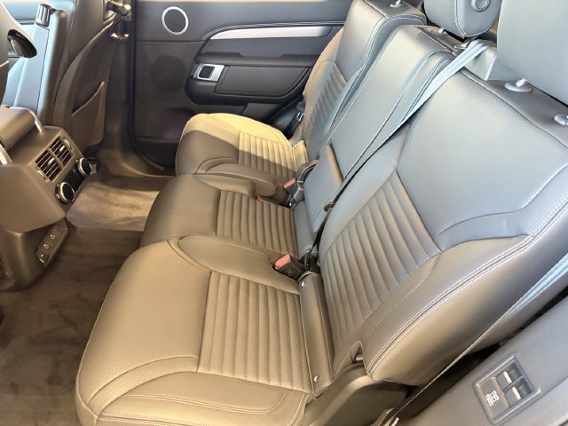 New 2026 Land Rover Discovery Limited Edition AWD/4WD image 15