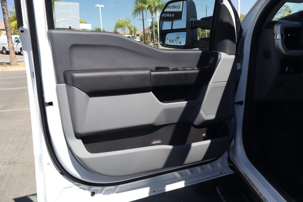 New 2026 Ford F550 4x4 Crew Cab image 17