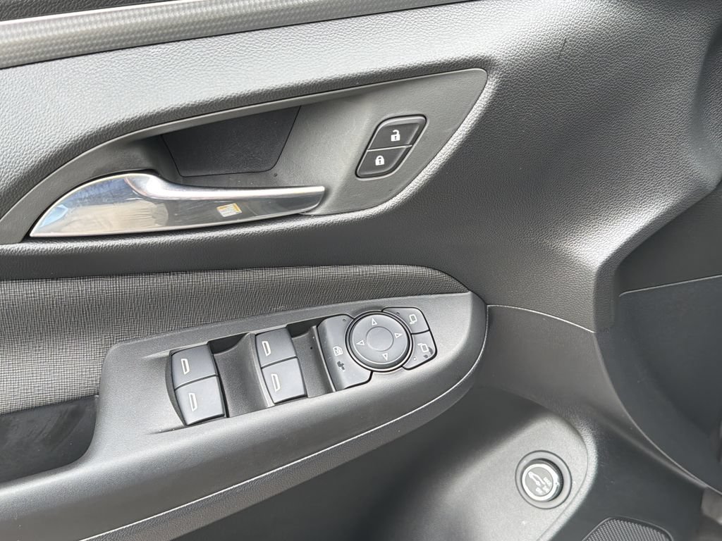 Certified 2025 Buick Envista Avenir FWD image 23