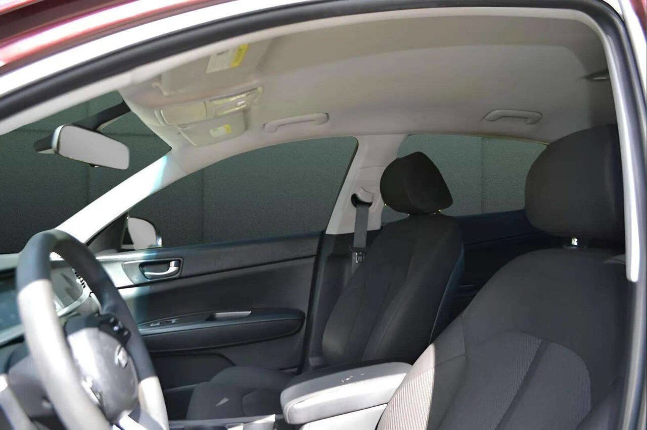 Used 2020 Kia Optima LX image 13