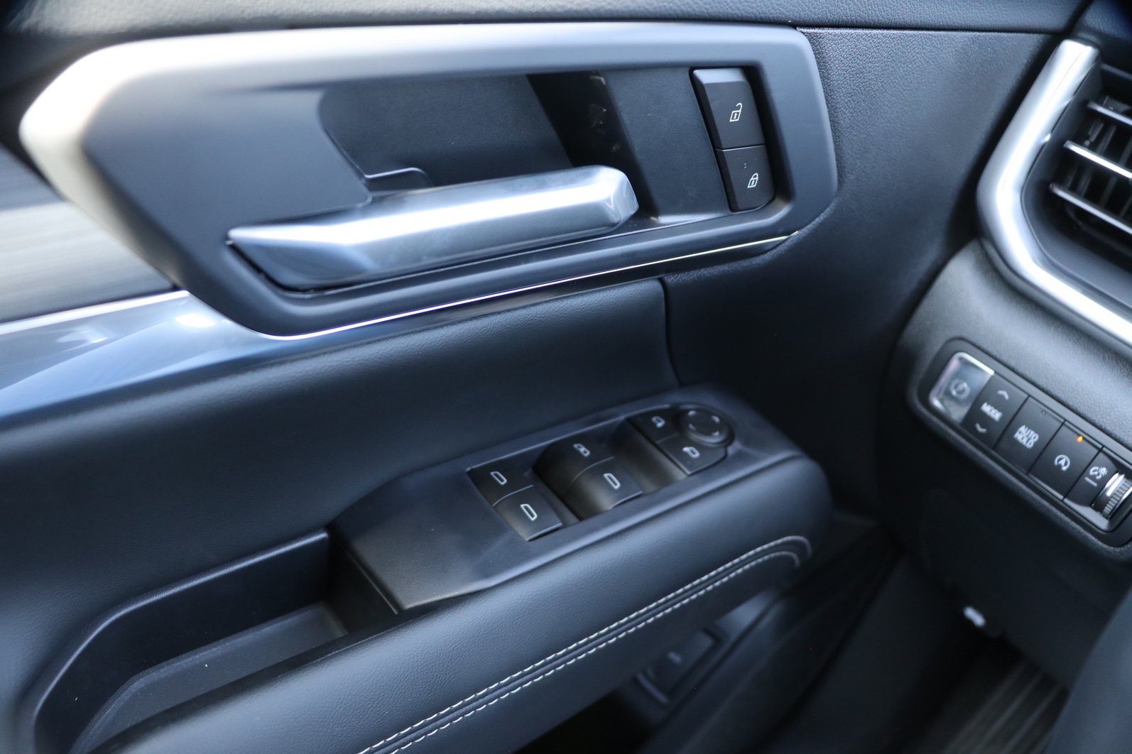 New 2026 GMC Terrain Elevation FWD image 11