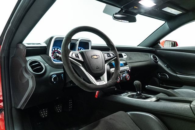 Used 2015 Chevrolet Camaro Z/28 RWD image 23