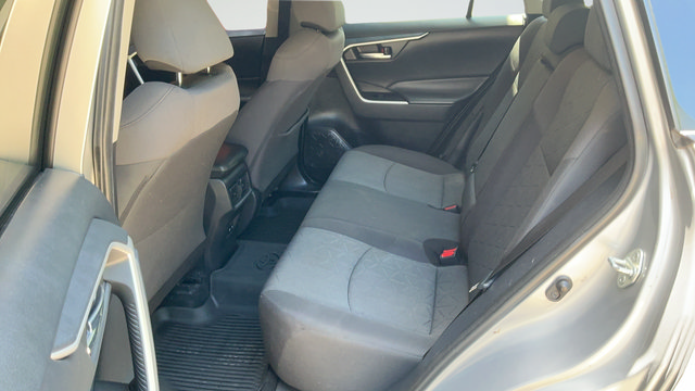 Used 2020 Toyota RAV4 XLE FWD image 20
