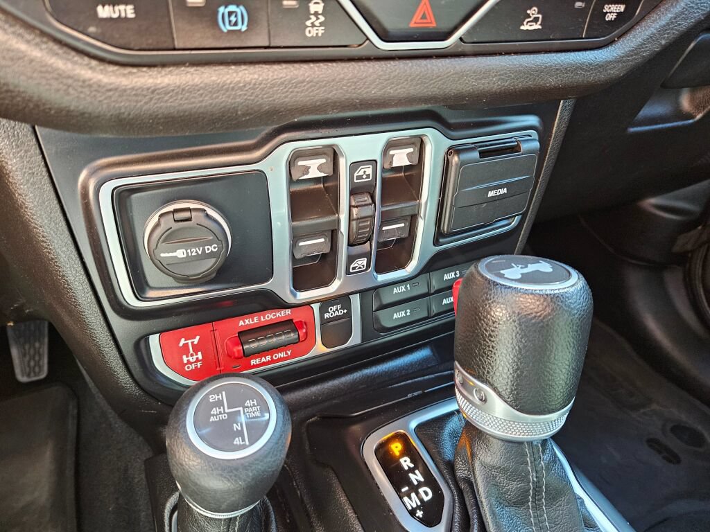Used 2024 Jeep Wrangler Unlimited AWD/4WD image 24