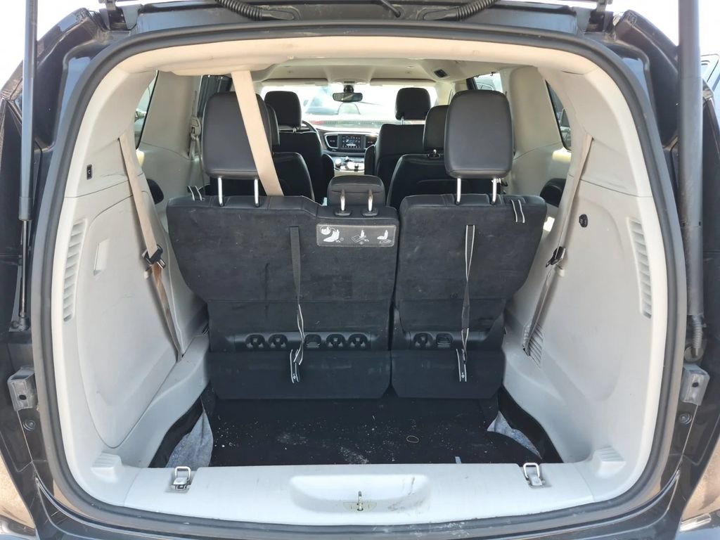 Used 2019 Chrysler Pacifica Touring-L FWD image 12
