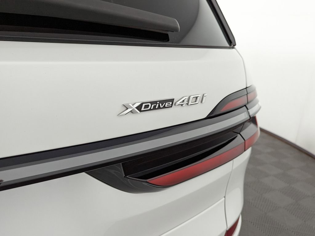 Used 2024 BMW X7 xDrive40i w/ Executive Package image 12