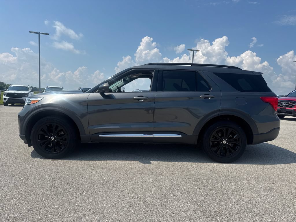Used 2020 Ford Explorer XLT w/ Equipment Group 202A AWD/4WD image 3