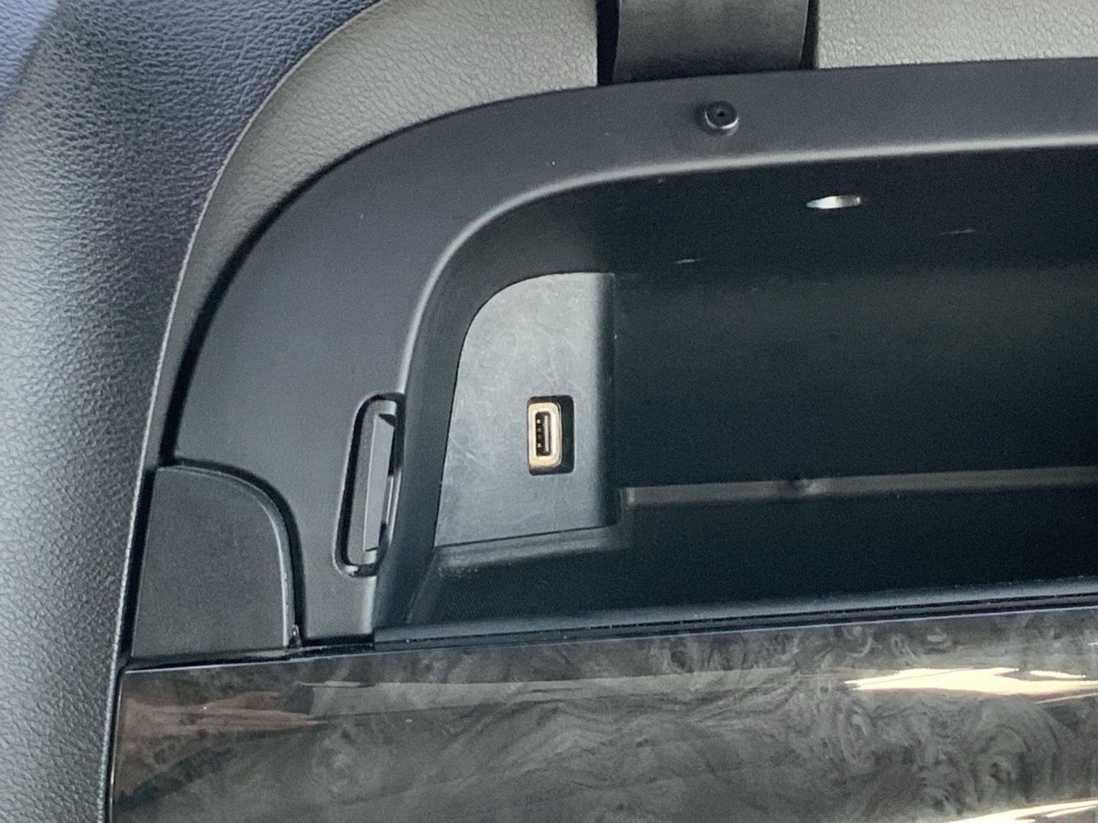 Used 2015 Dodge Grand Caravan American Value Package w/ UConnect Hands-Free Group image 47