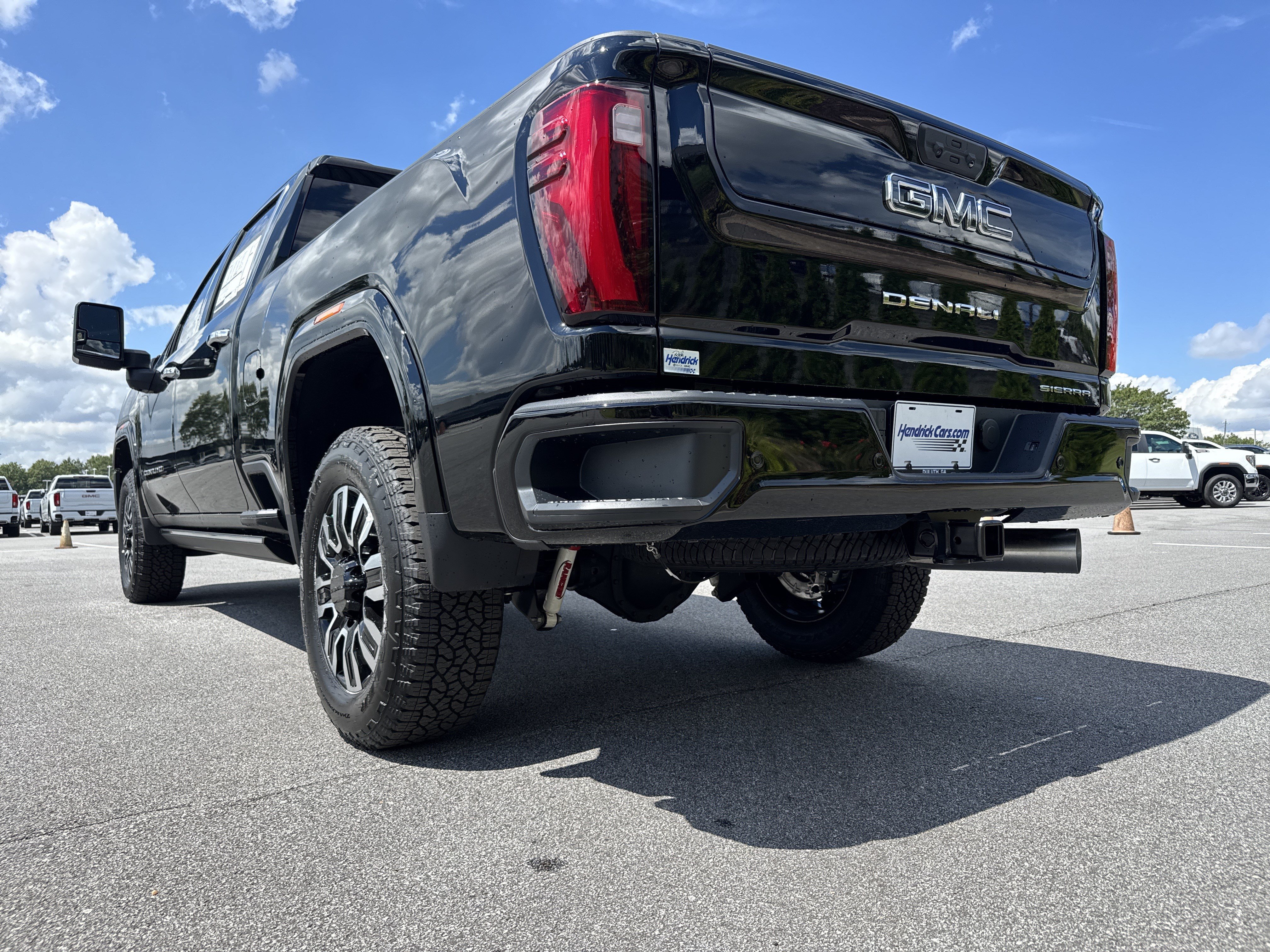 New 2026 GMC Sierra 2500 Denali Ultimate w/ LPO, Black Badging Package AWD/4WD image 8