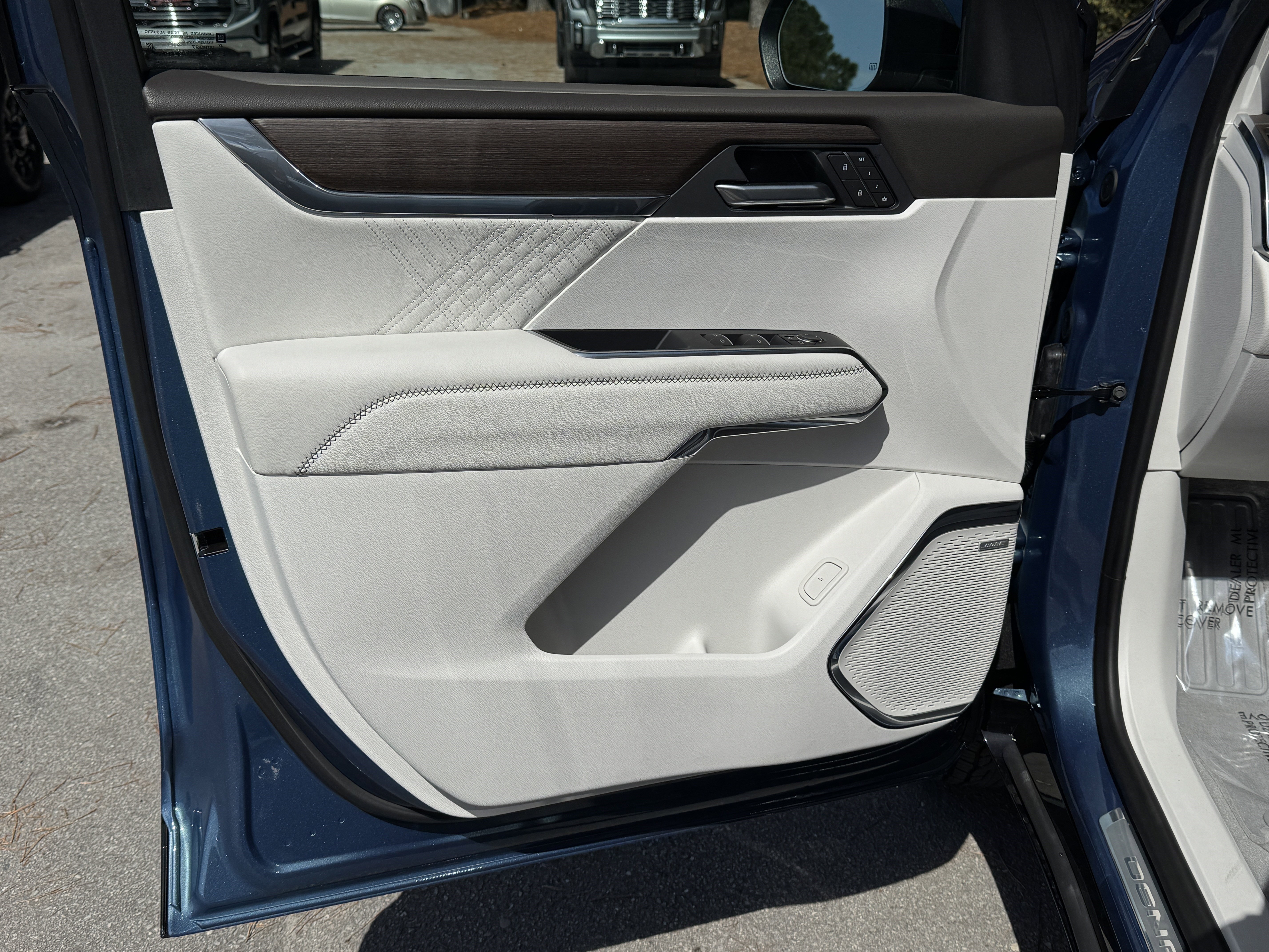New 2026 GMC Acadia Denali w/ Super Cruise Package image 13